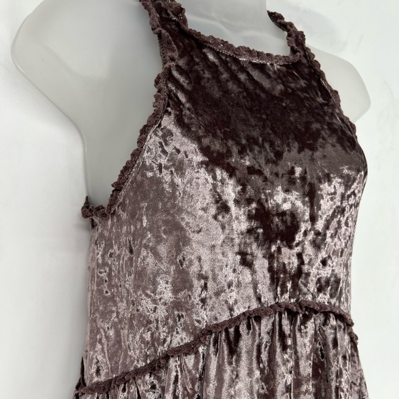 POL Sleeveless Crushed Velvet zippered racer back with lace trim NWOT - Picture 2 of 12